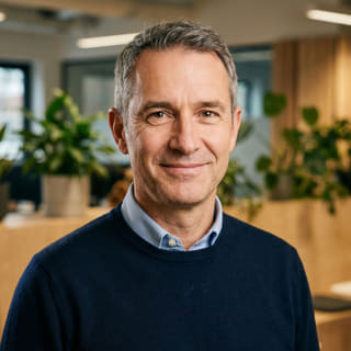 Zdjęcie profilowe Jamesa Mitchella, opisanego jako dyrektor generalny w Fundelaris